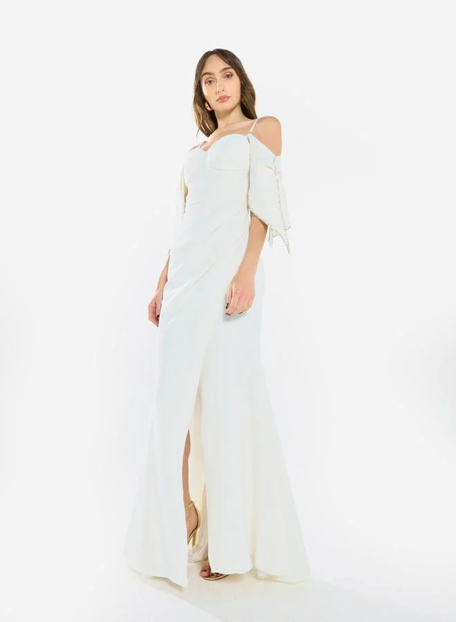 هاوس اوف مودا فستان طويل بنمط حورية البحر وتفاصيل لؤلؤ